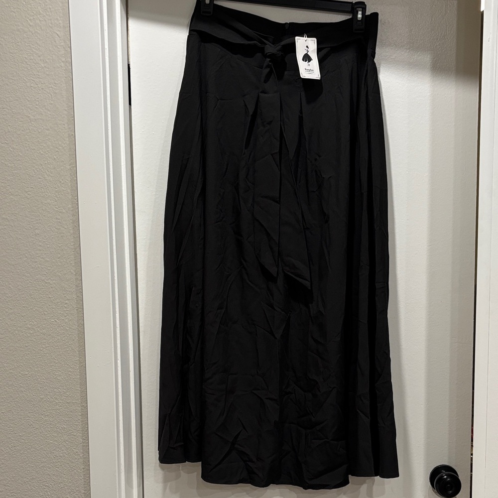Stunning Chic Black Maxi Skirt